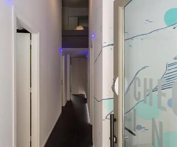 Loc Hospitality Urban Den Capsulehotel