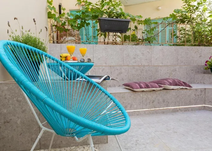 Loc Hospitality Urban Den *