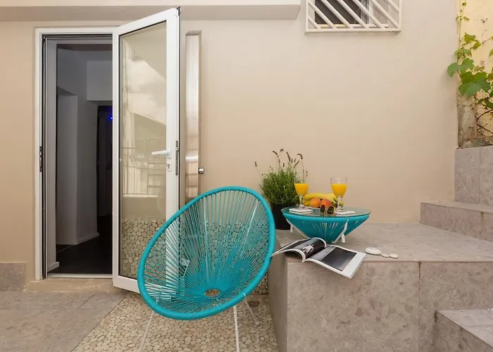 Capsulehotel Loc Hospitality Urban Den *