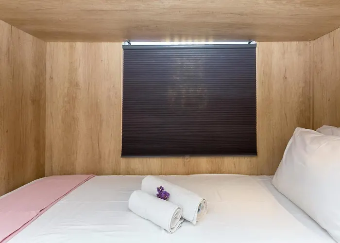 Capsulehotel Loc Hospitality Urban Den *