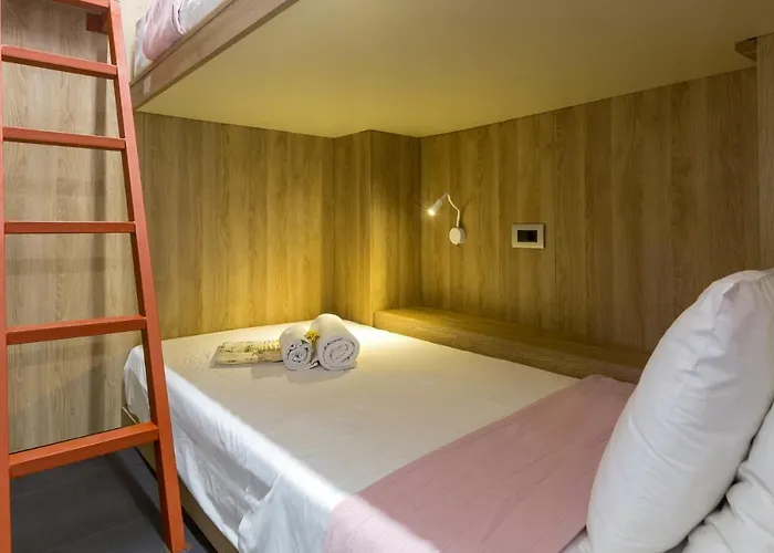 Capsulehotel Loc Hospitality Urban Den