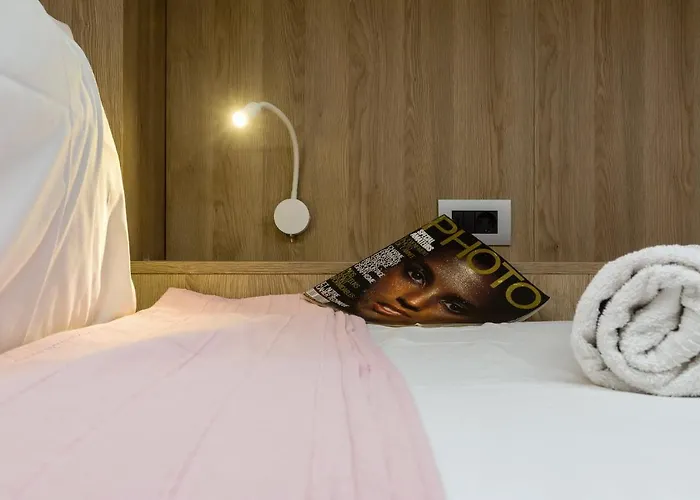 Capsulehotel Loc Hospitality Urban Den *