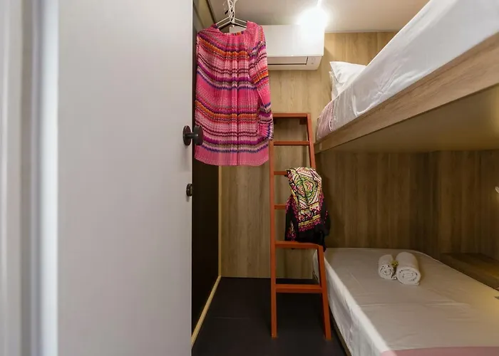 Loc Hospitality Urban Den Capsulehotel