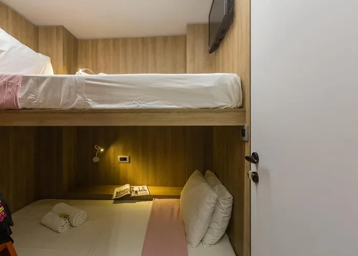 Loc Hospitality Urban Den Capsulehotel *