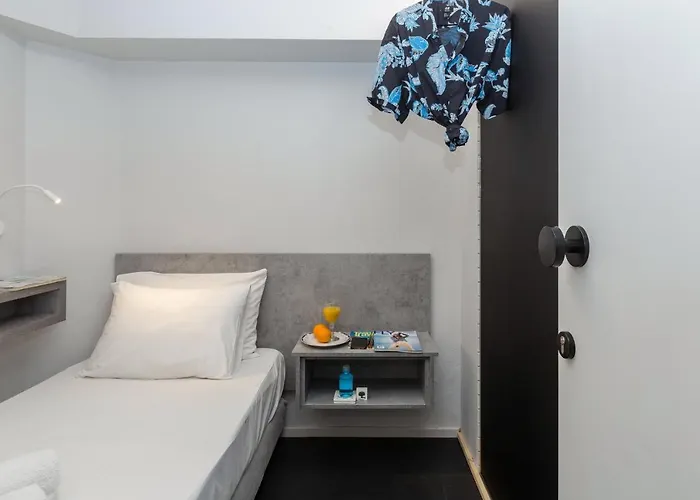 Loc Hospitality Urban Den *