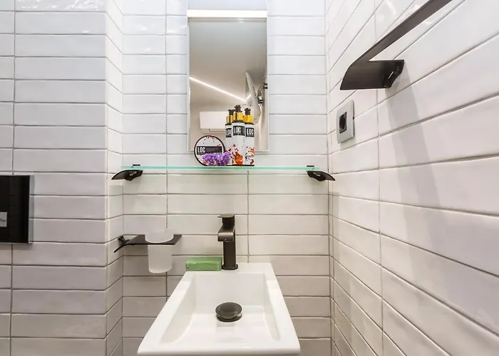 Loc Hospitality Urban Den Capsulehotel *
