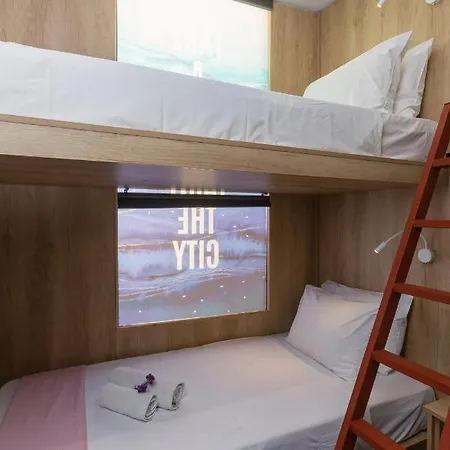 Capsulehotel Loc Hospitality Urban Den *