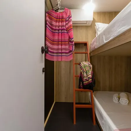 Loc Hospitality Urban Den Kapslový hotel