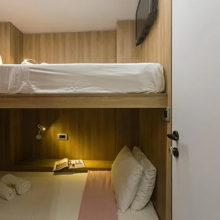 Loc Hospitality Urban Den Kapslový hotel *