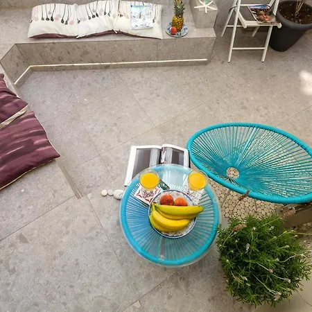 Loc Hospitality Urban Den Kapselhotel