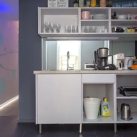 Loc Hospitality Urban Den