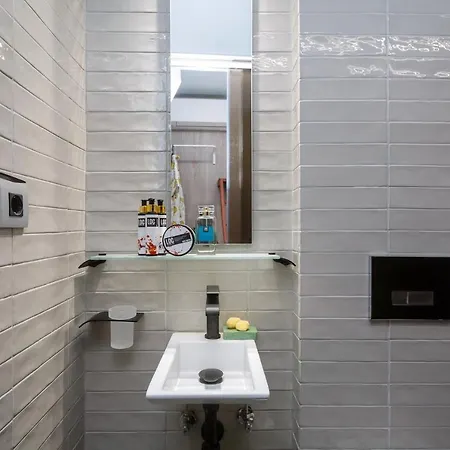 Loc Hospitality Urban Den *